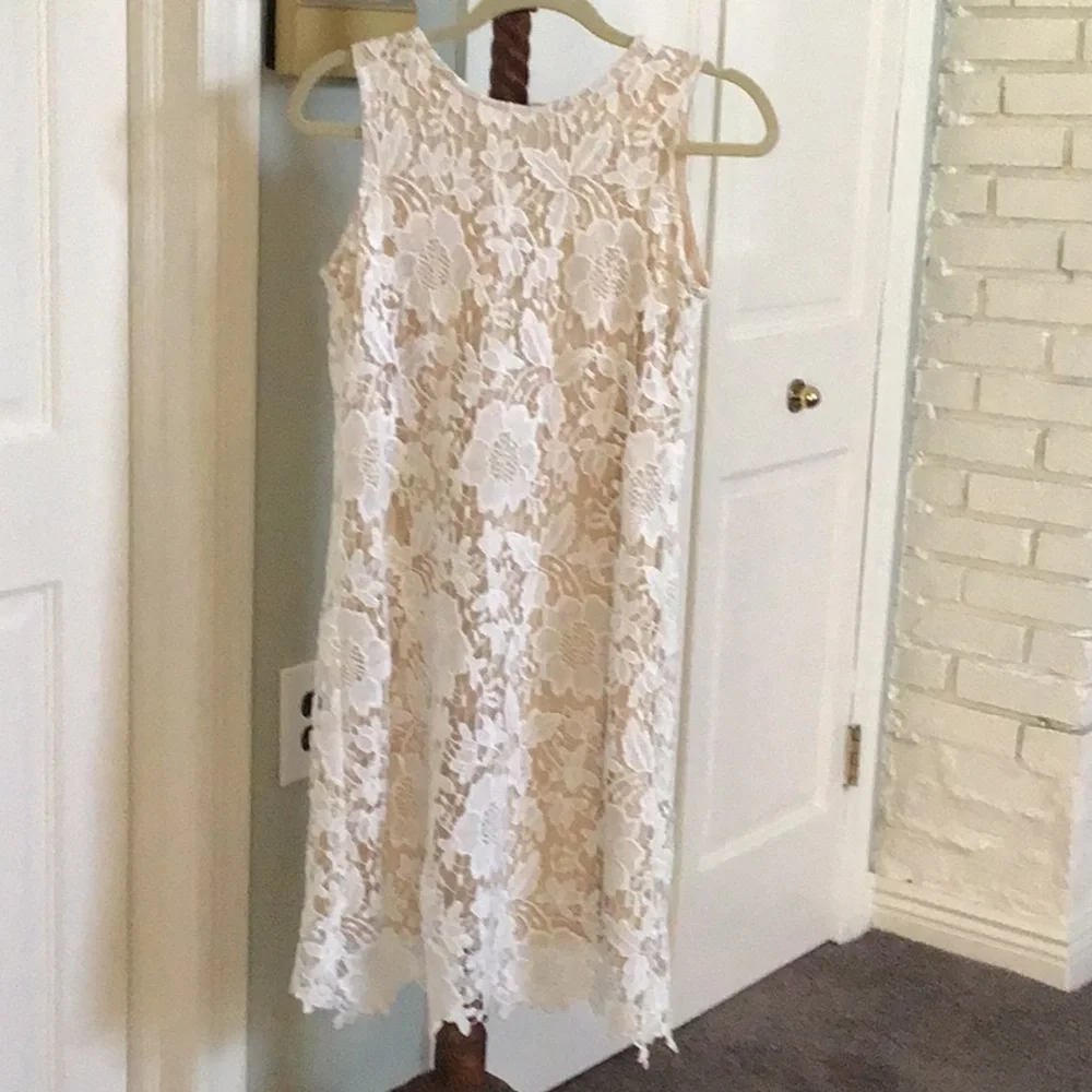Dress - Picture 1 of 4